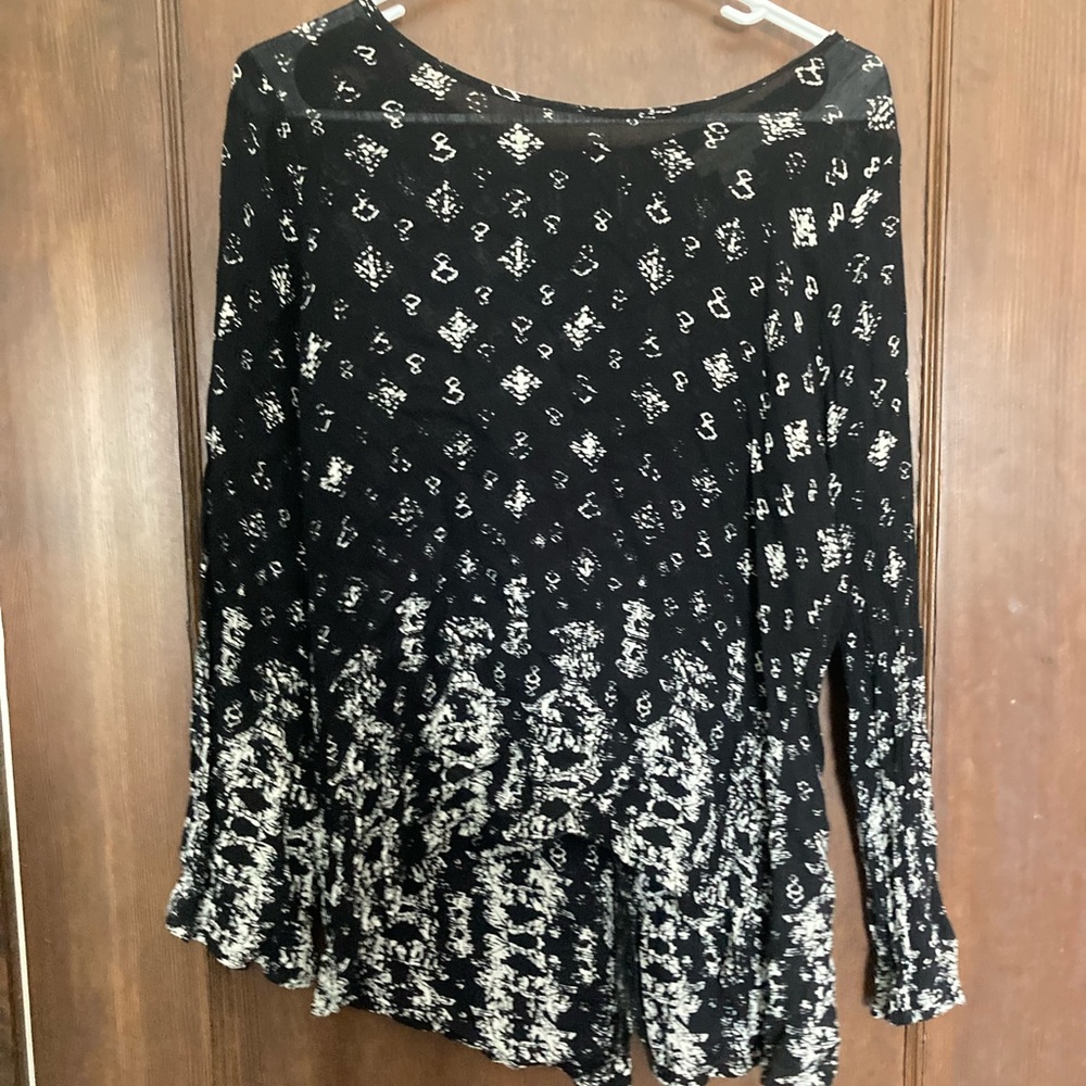 Flowey black long sleeve blouse